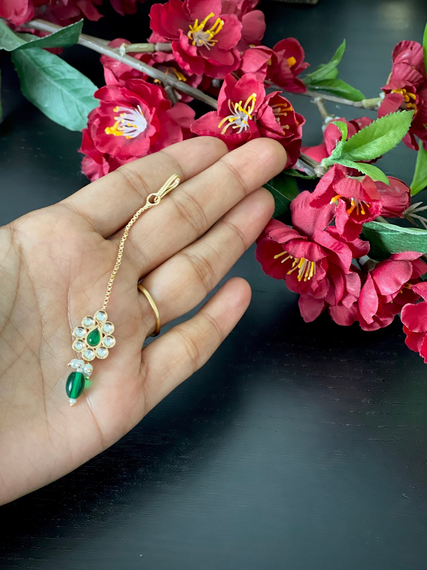 Simple cute small kundan tikka/ Maangtikka / temple jewelry/ Chutti/ South Indian jewelry/ Gold tikka / CZ tikka